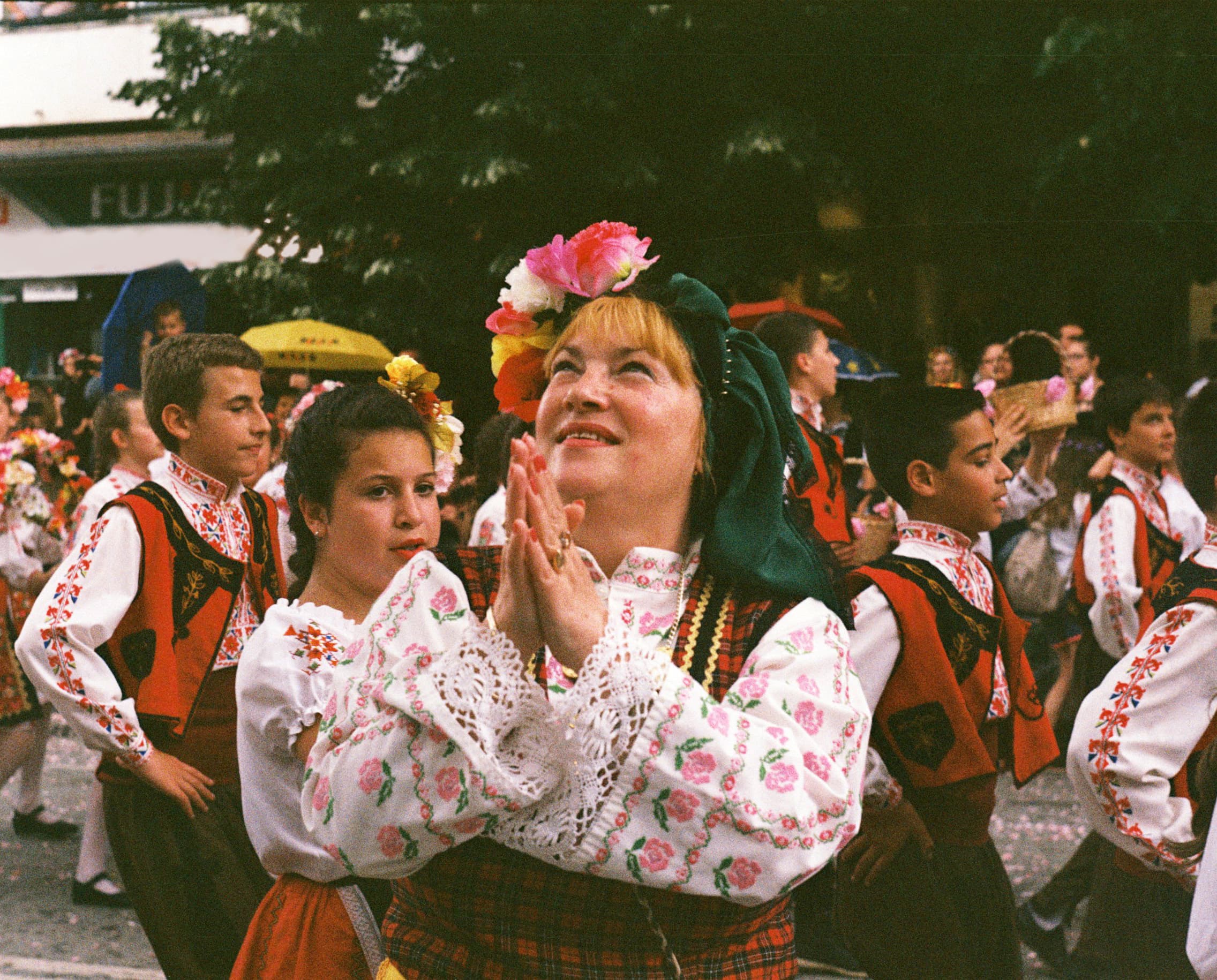 Uchastnichka v praznichnoto shestvie na the celebration of rozata v Kazanlak
